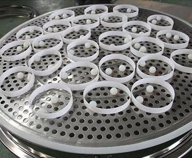 振动筛网和振动筛板是制砂生产线和筛分物料的关键性配件